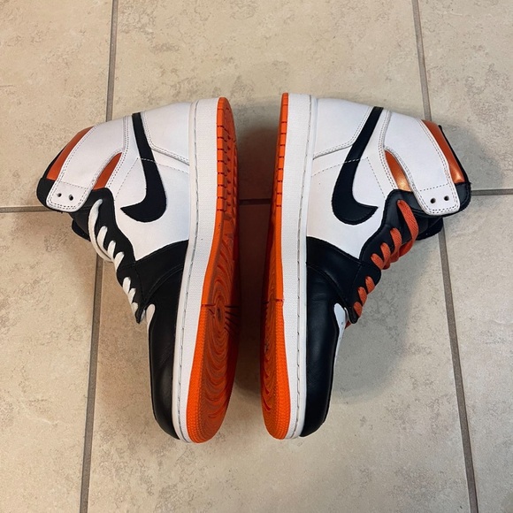 Jordan 1 Retro High Electro Orange - Picture 3 of 7